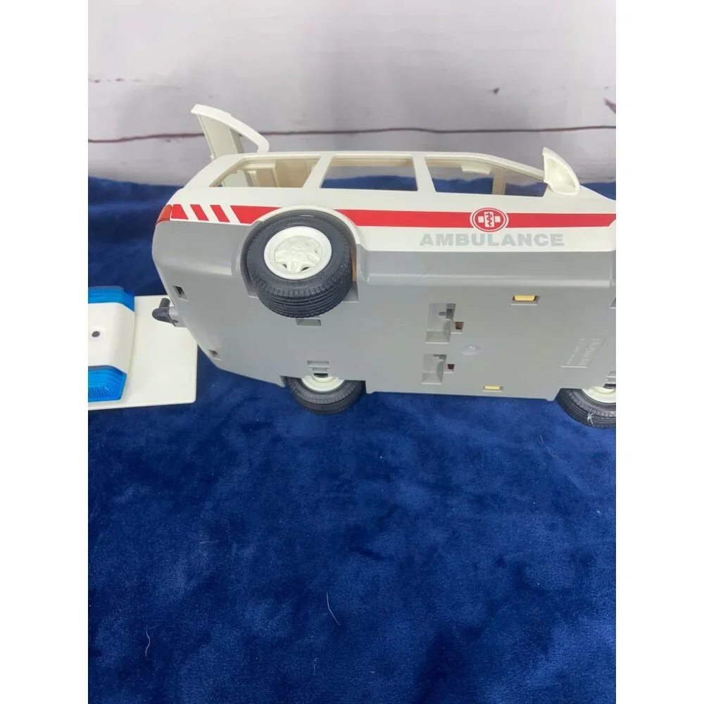 2006 Playmobil‎ Rescue Ambulance Detachable Roof With Medic